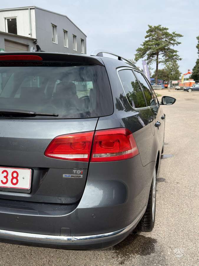 Volkswagen Passat - 11