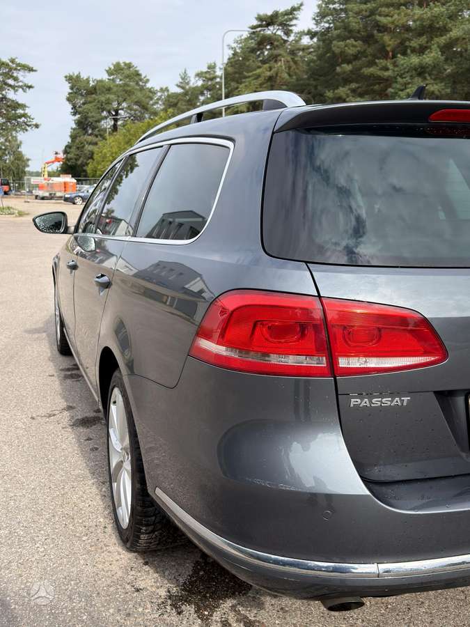 Volkswagen Passat - 12