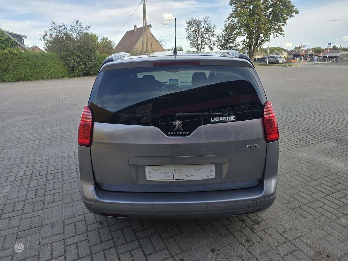 Peugeot 5008 - 8