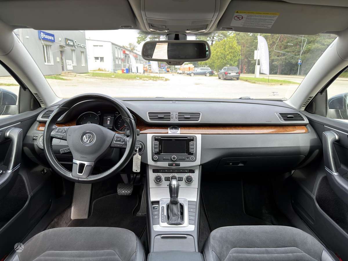 Volkswagen Passat - 4