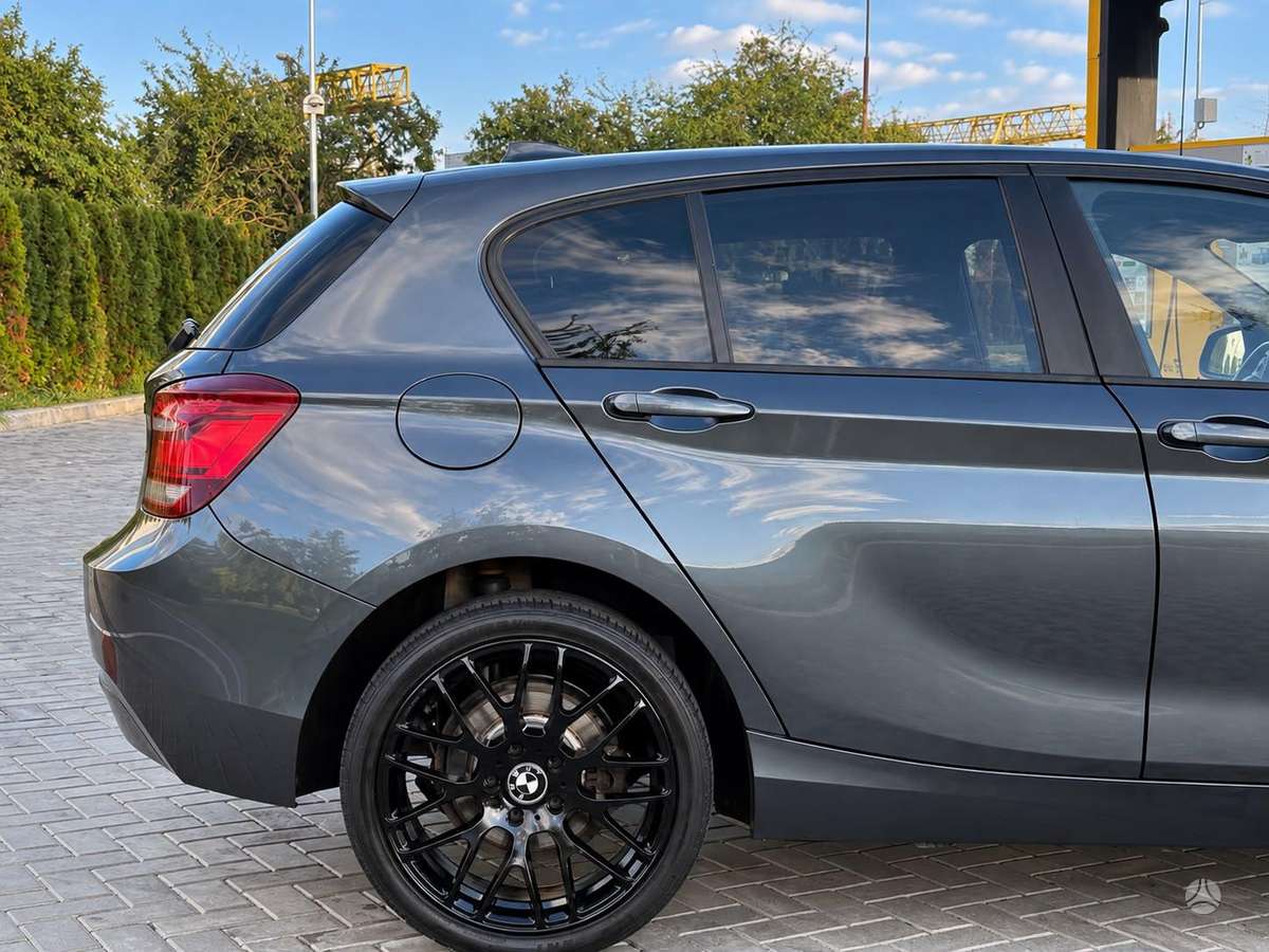 BMW 120, 2.0 l., hatchback