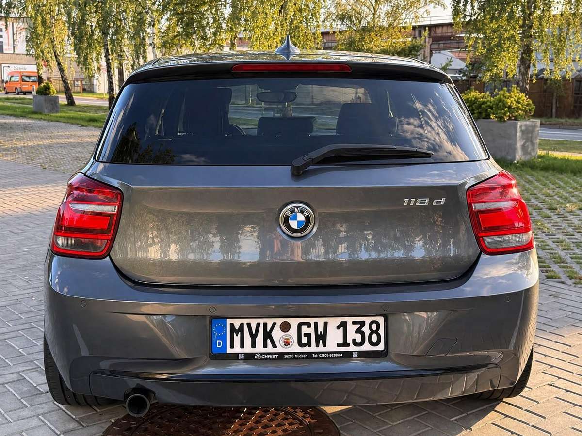 BMW 120, 2.0 l., hatchback