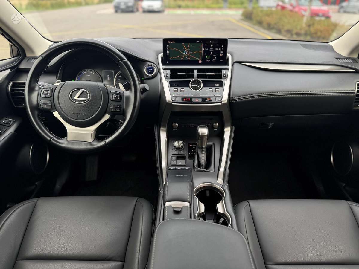 Lexus NX 300h - 12