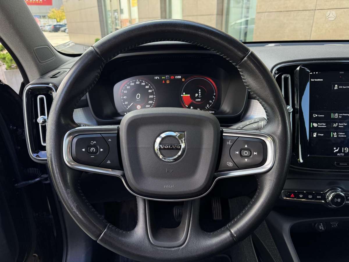 Volvo XC40 - 11
