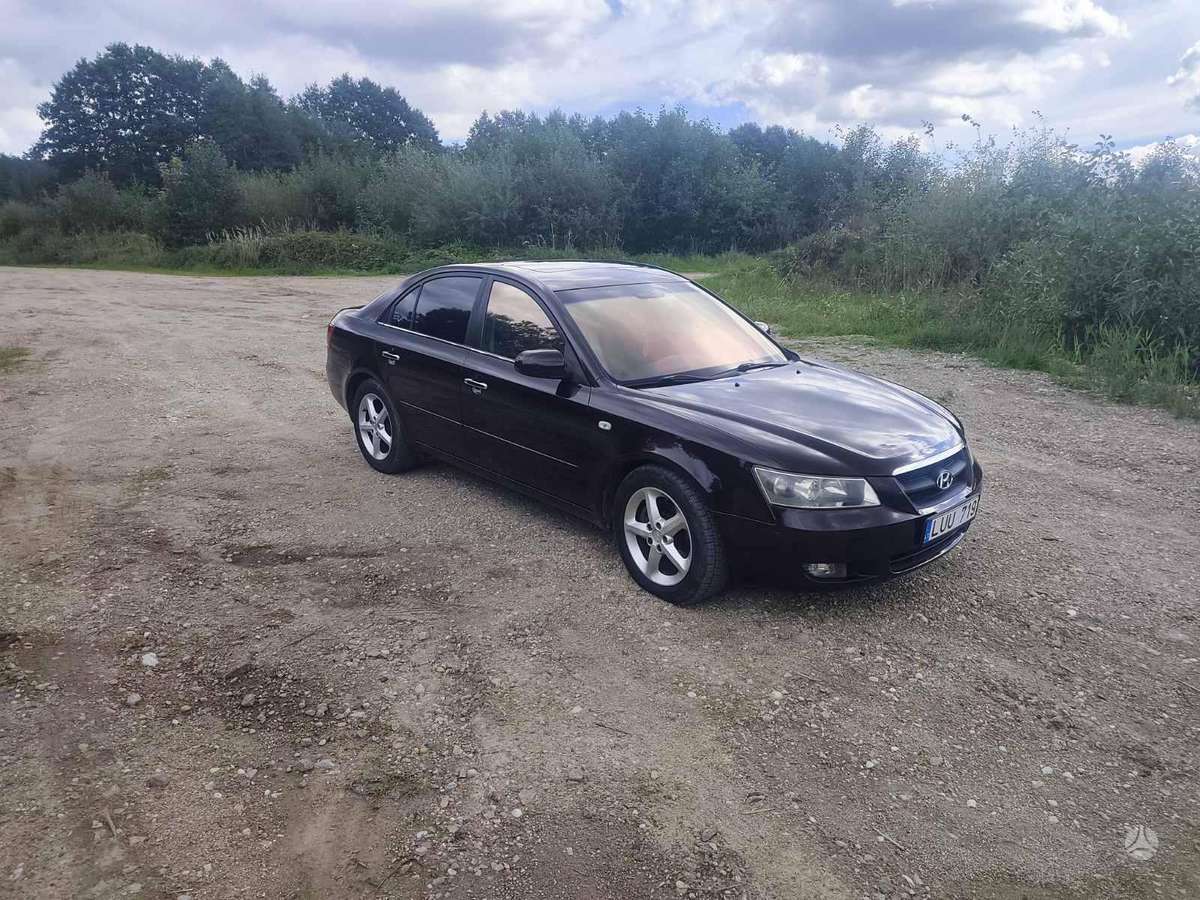 Hyundai Sonata - 1