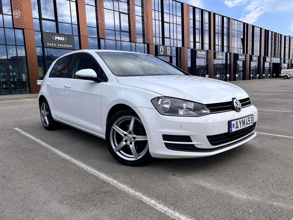Volkswagen Golf - 1