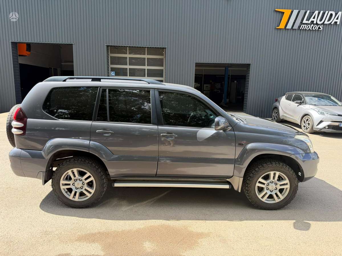 Toyota Land Cruiser - 2