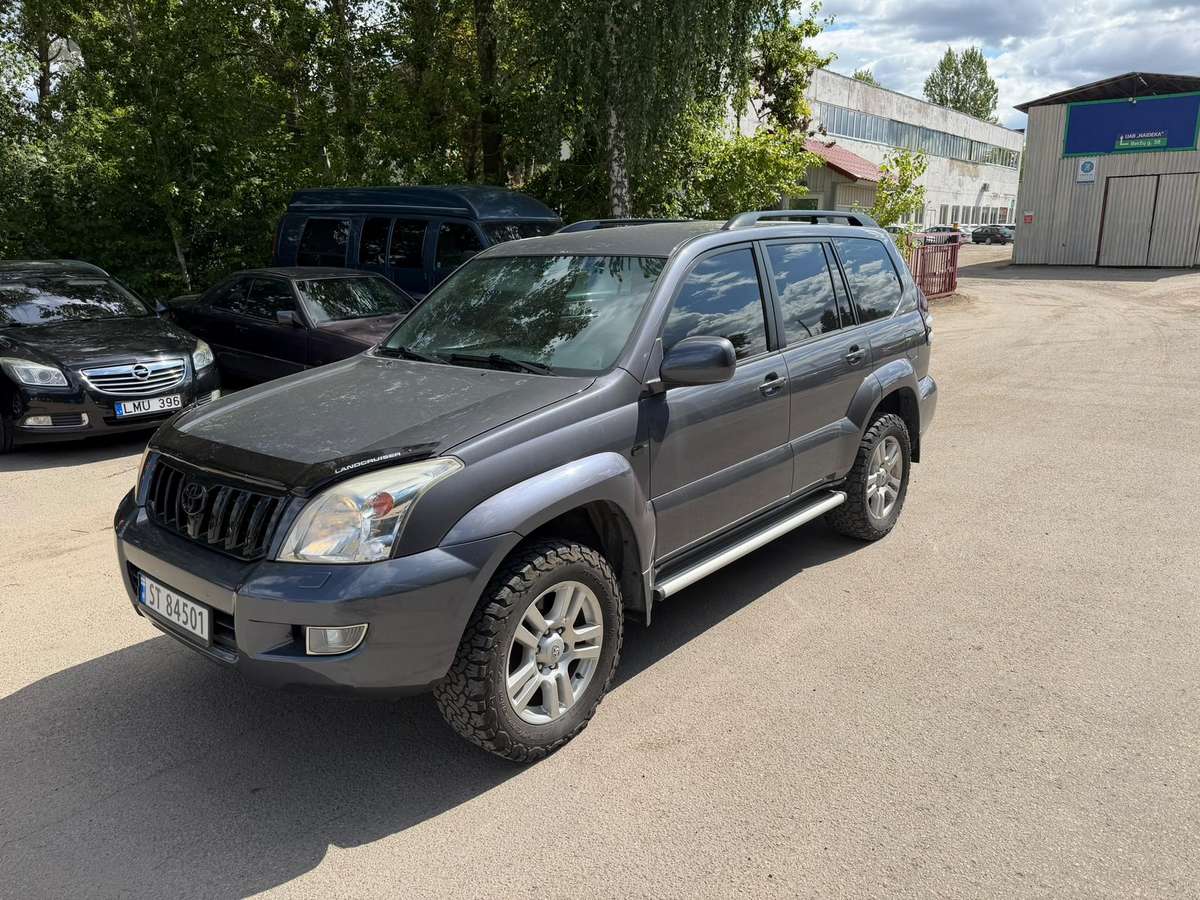 Toyota Land Cruiser - 4