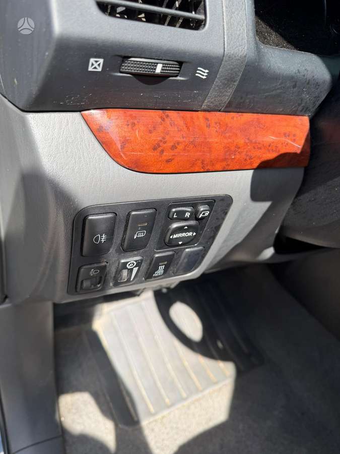 Toyota Land Cruiser - 6