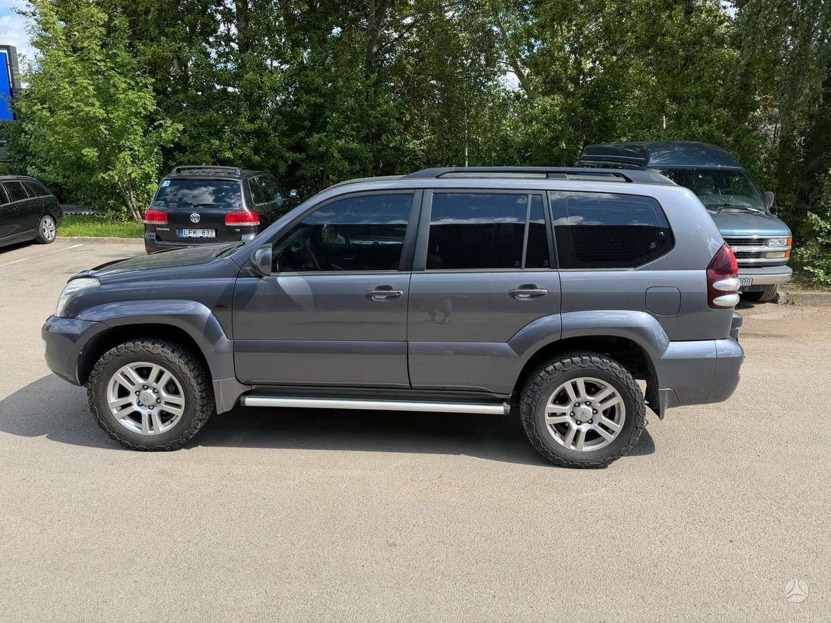 Toyota Land Cruiser - 7