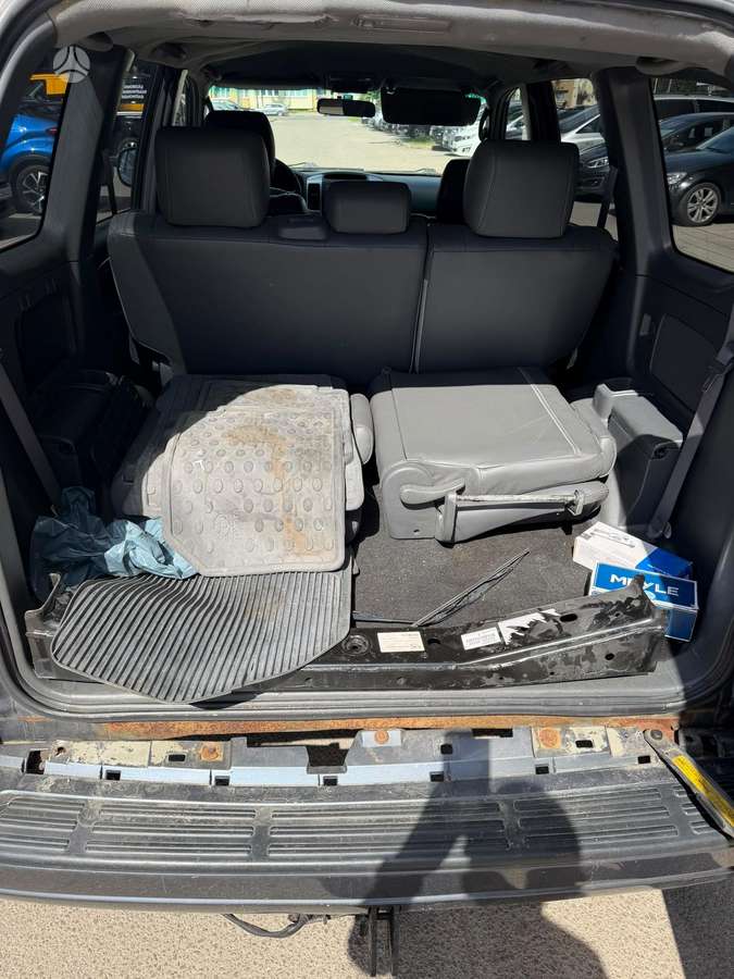 Toyota Land Cruiser - 10