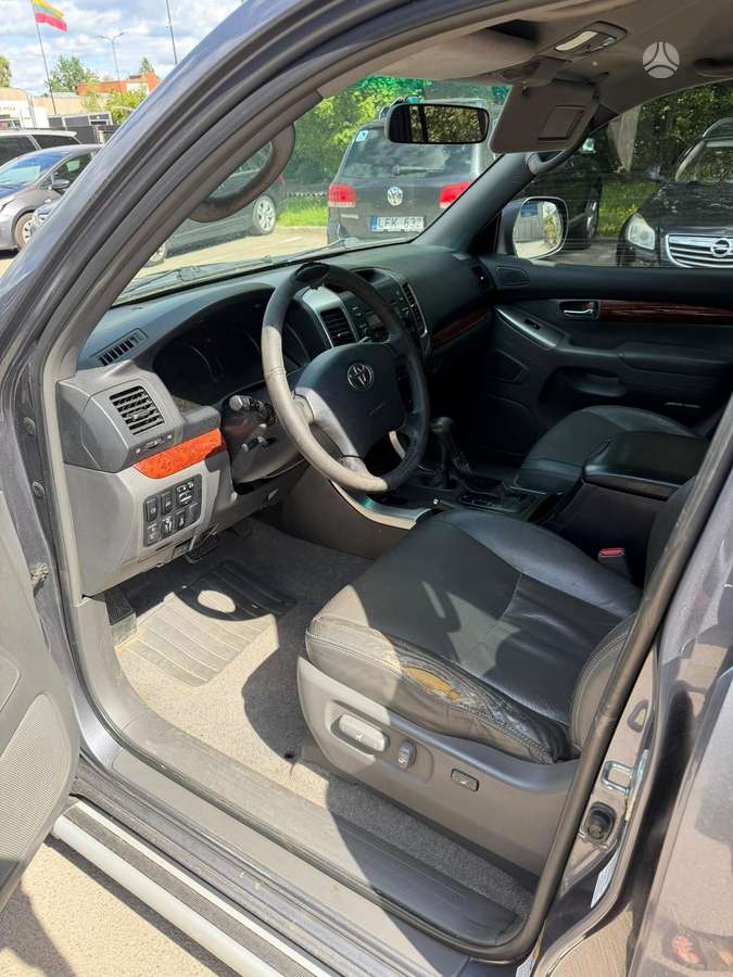 Toyota Land Cruiser - 11