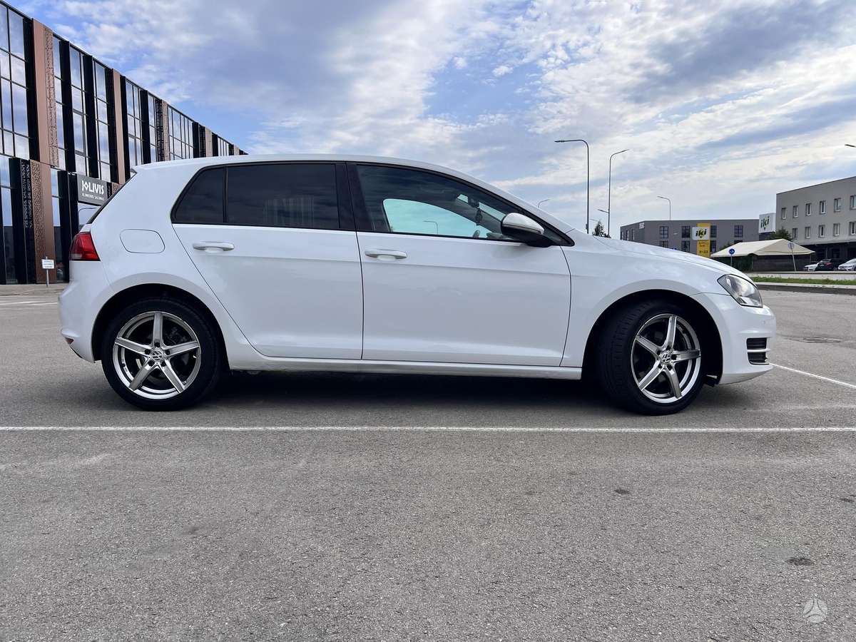 Volkswagen Golf - 6