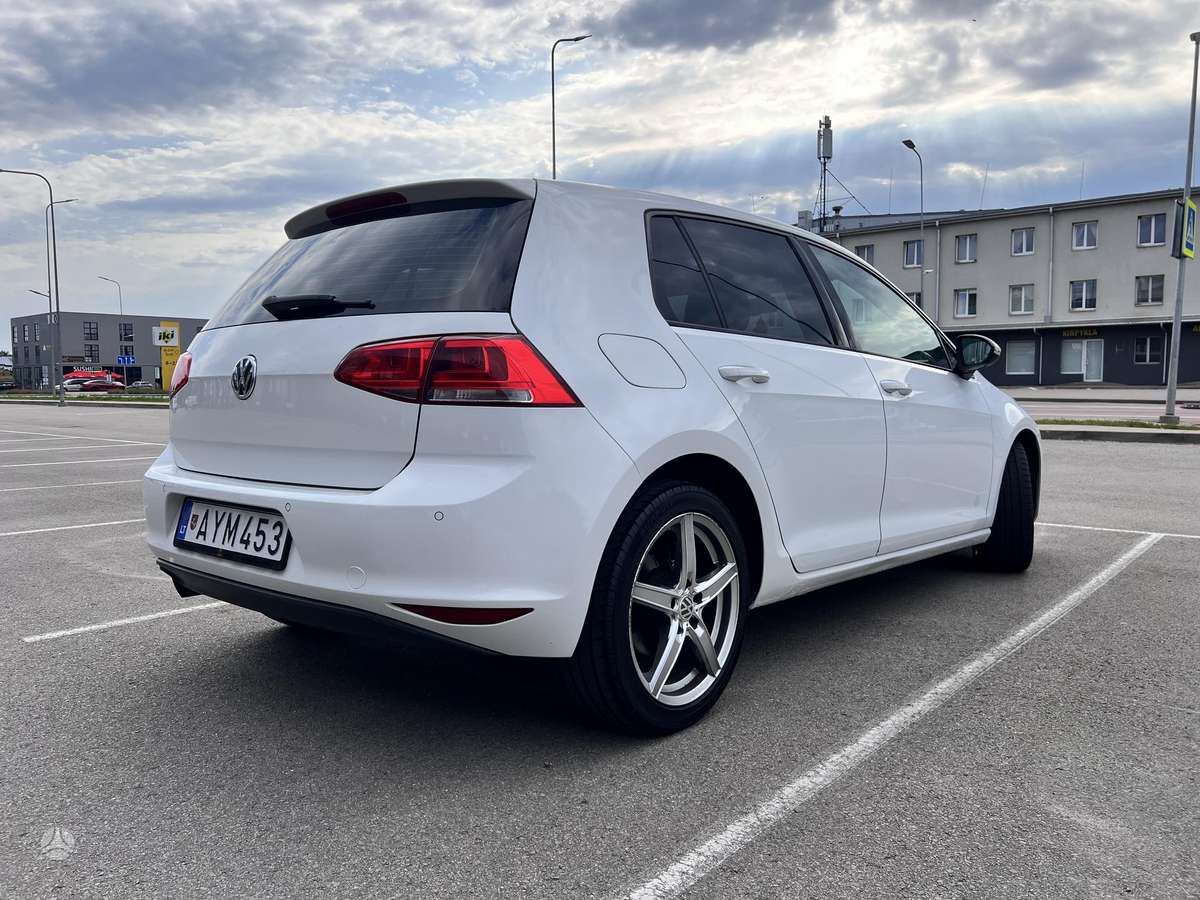 Volkswagen Golf - 8