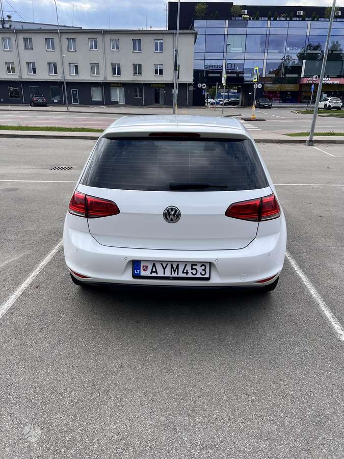 Volkswagen Golf - 10