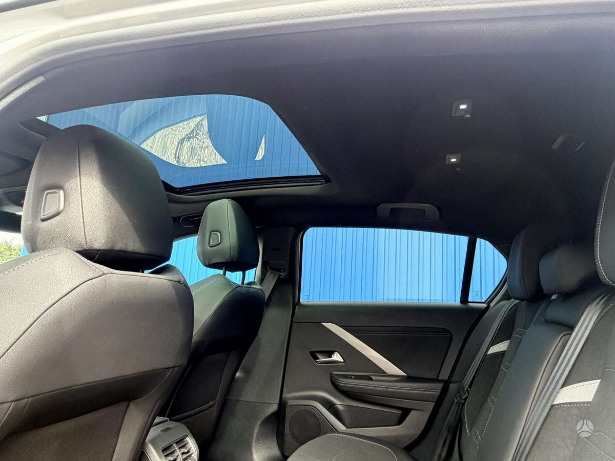Opel Astra, 1.2 l., hatchback
