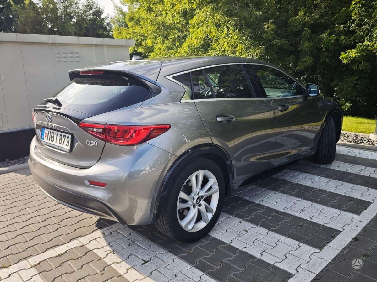 Infiniti Q30 - 2