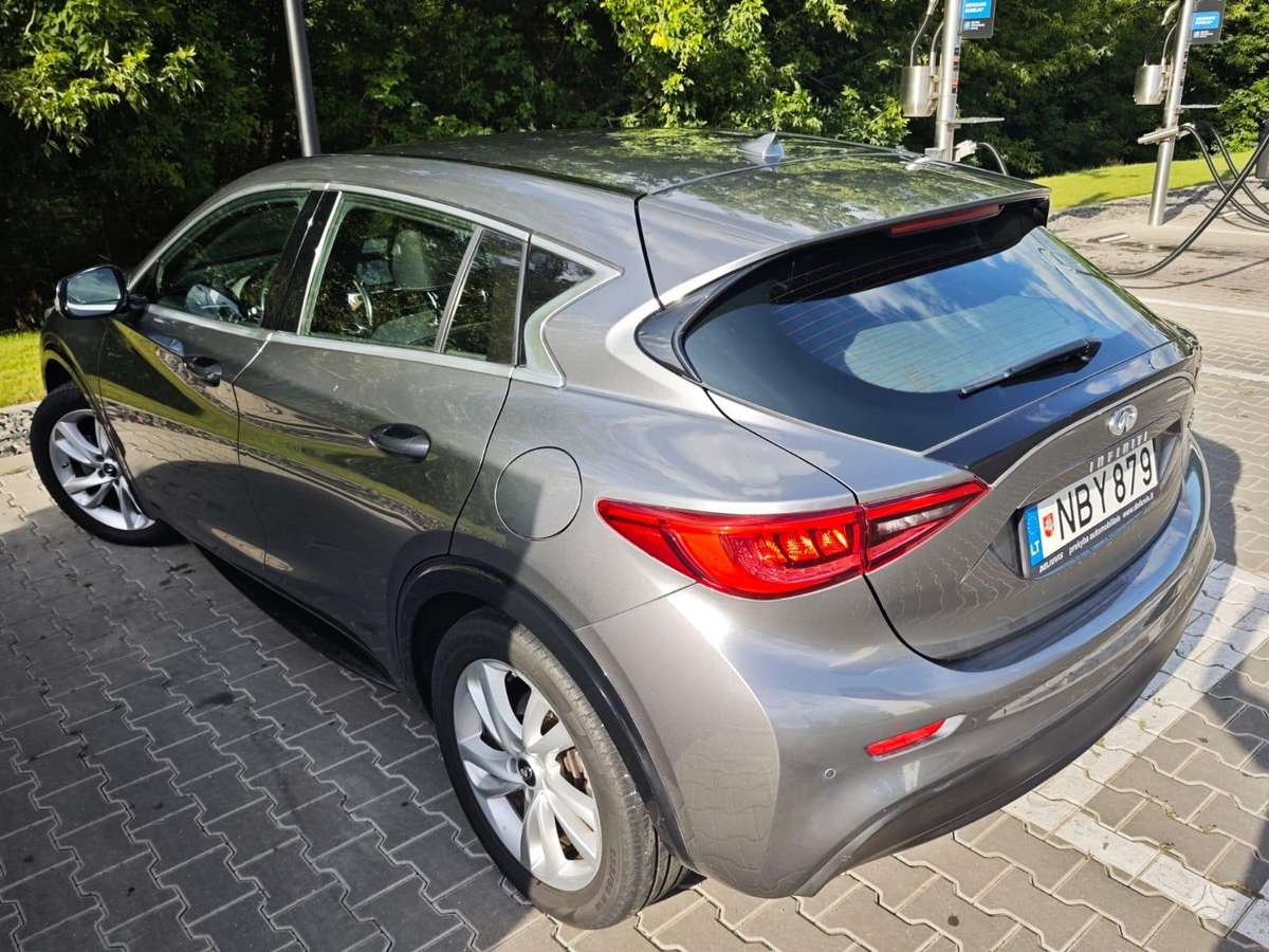 Infiniti Q30 - 5