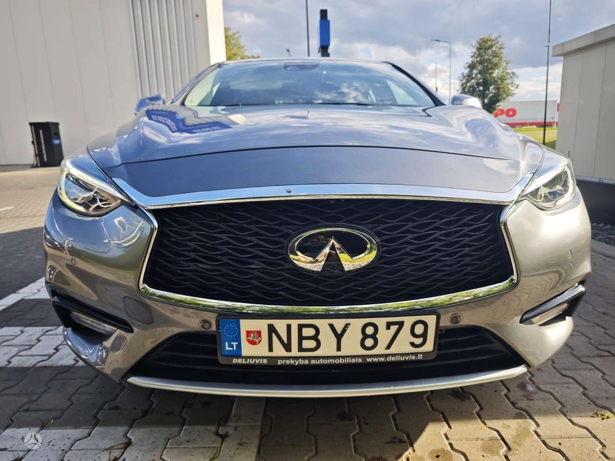 Infiniti Q30 - 12