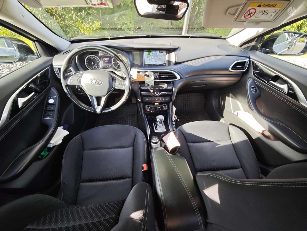 Infiniti Q30 - 4