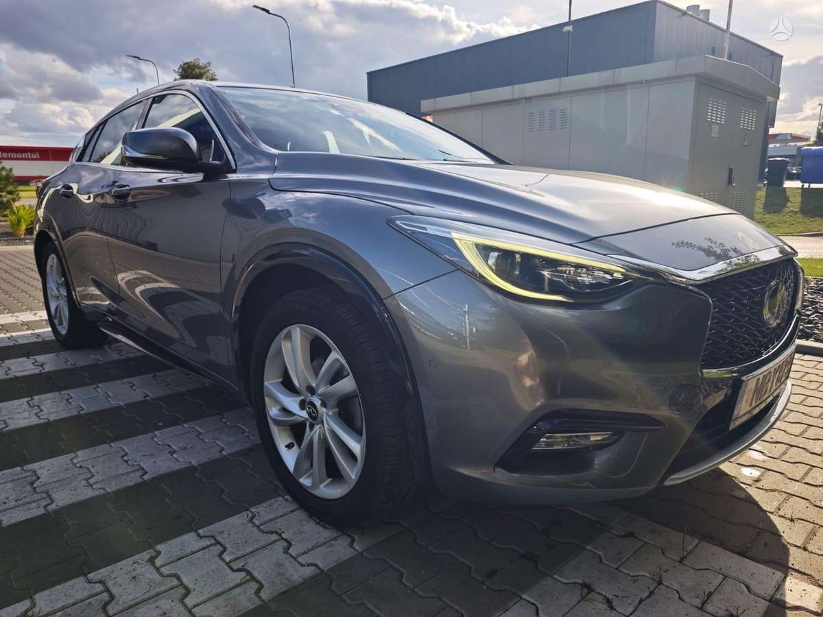 Infiniti Q30 - 9
