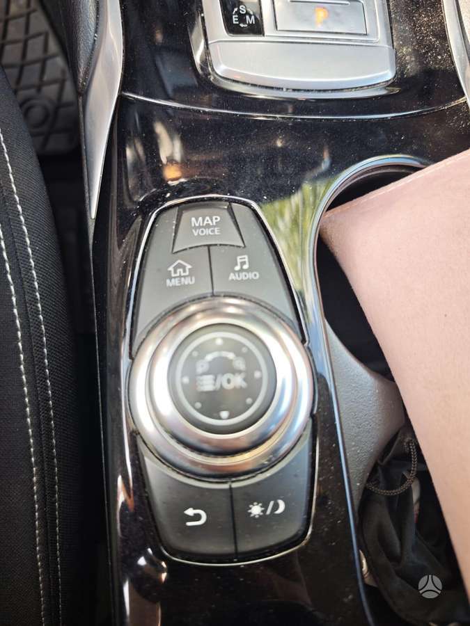 Infiniti Q30 - 10