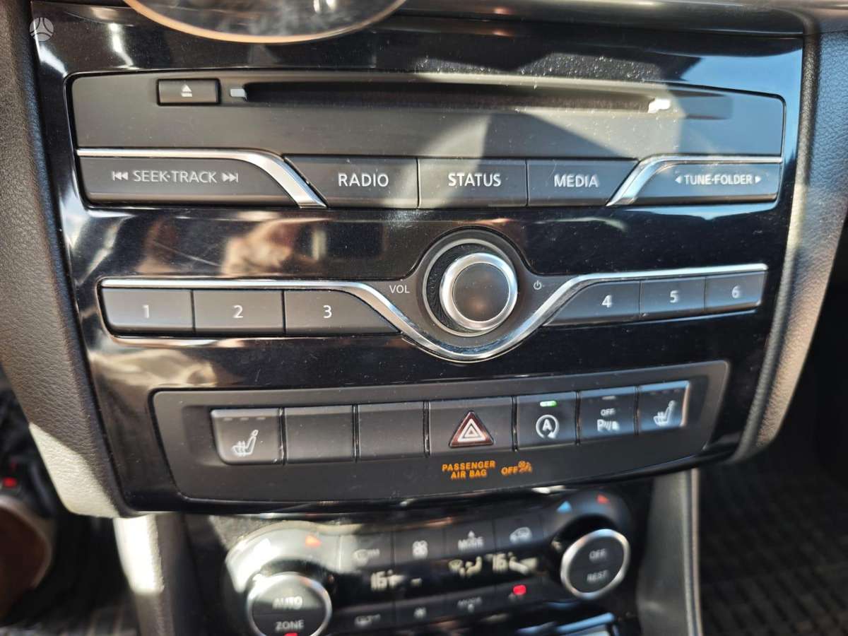 Infiniti Q30 - 8