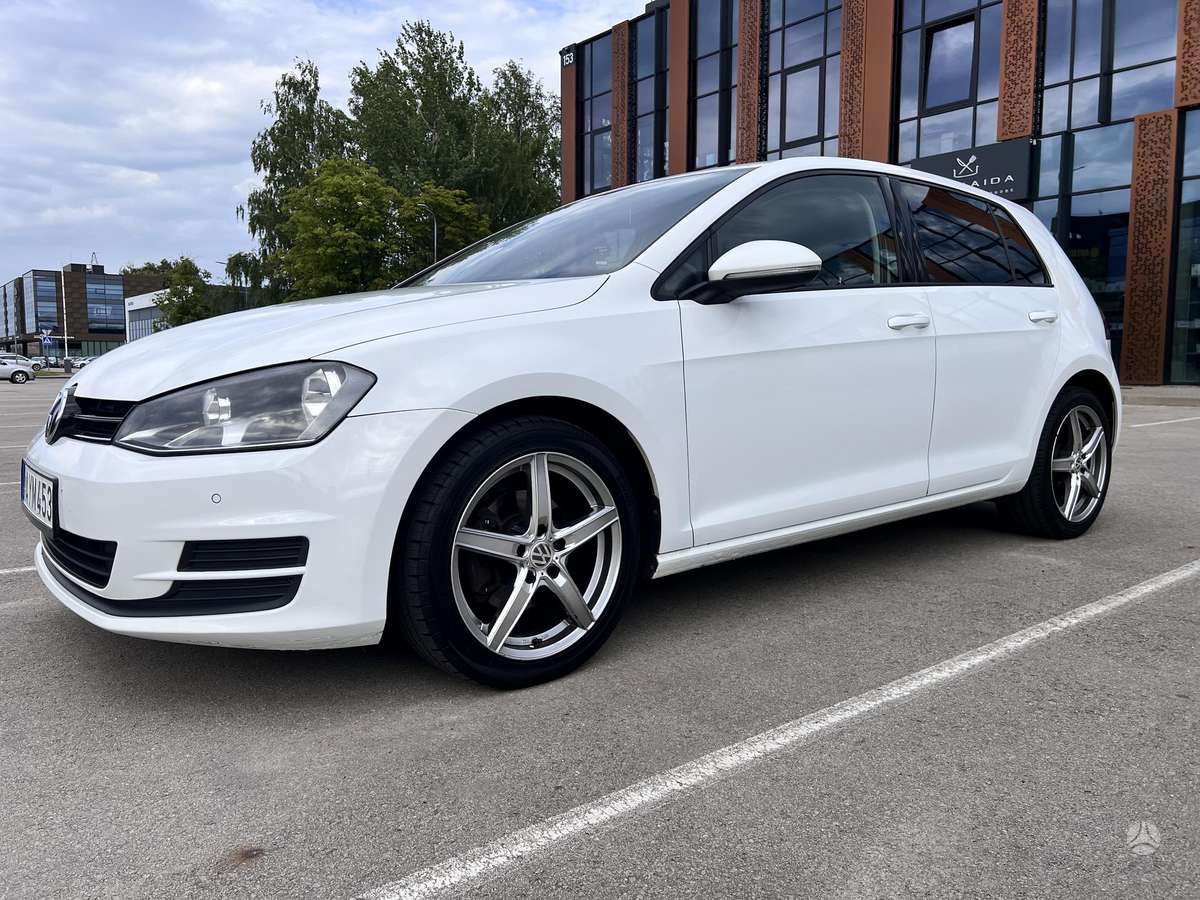 Volkswagen Golf - 2
