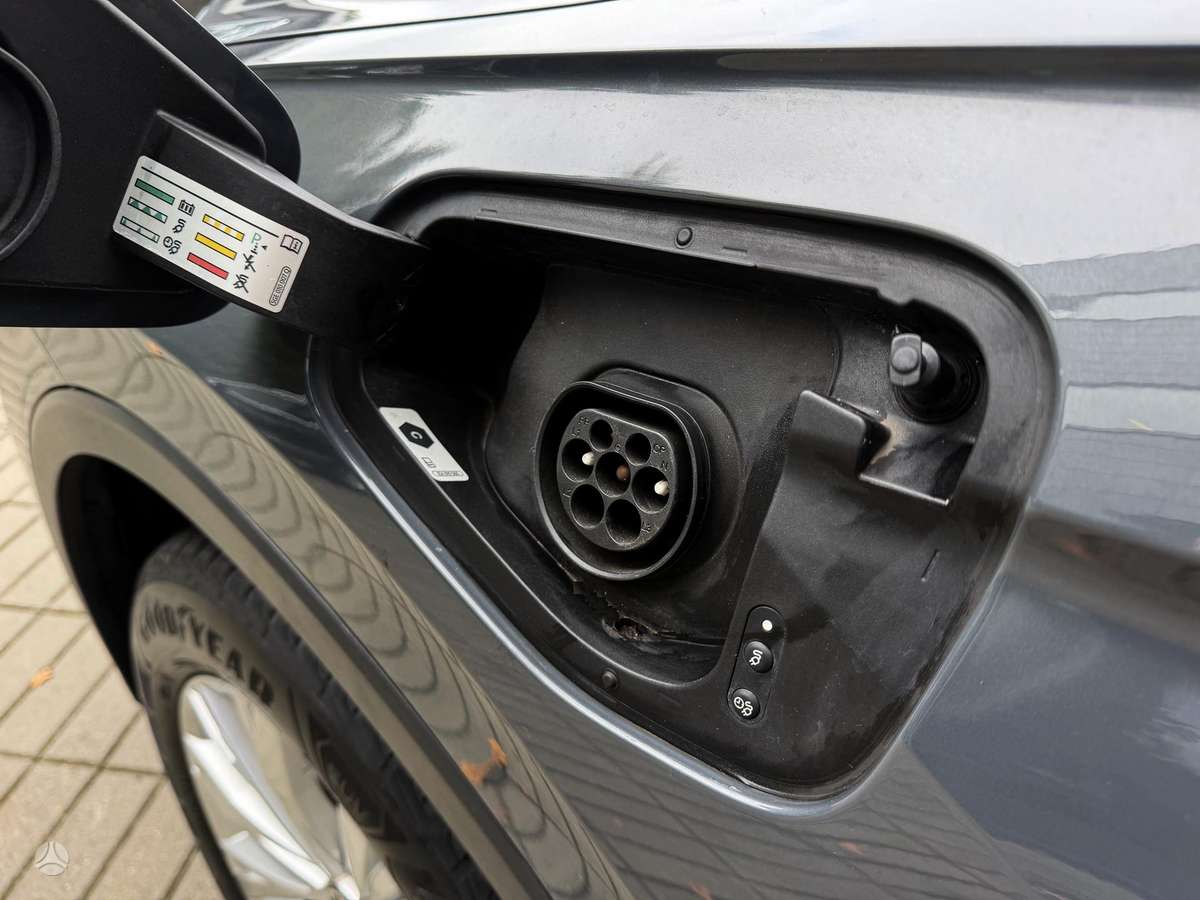 Volkswagen Tiguan - 5