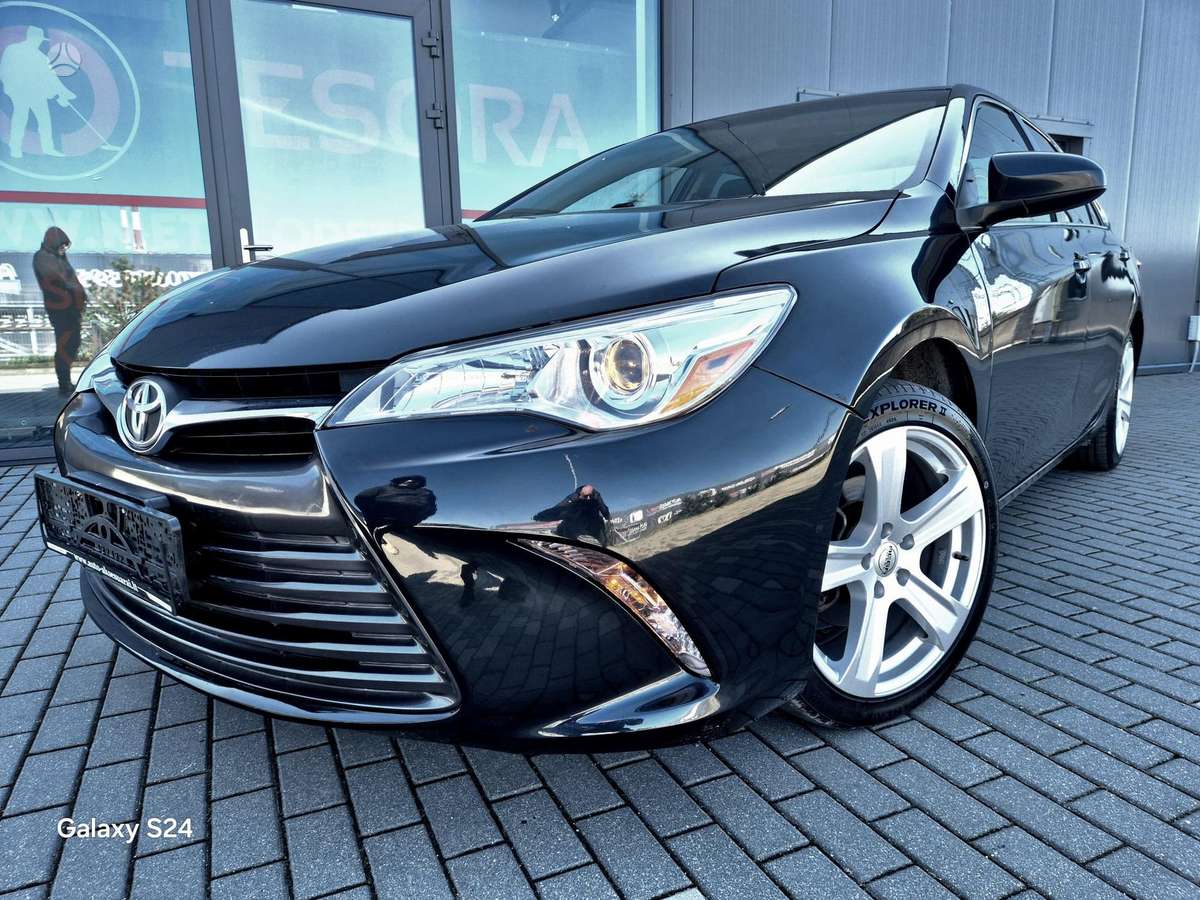Toyota Camry - 4