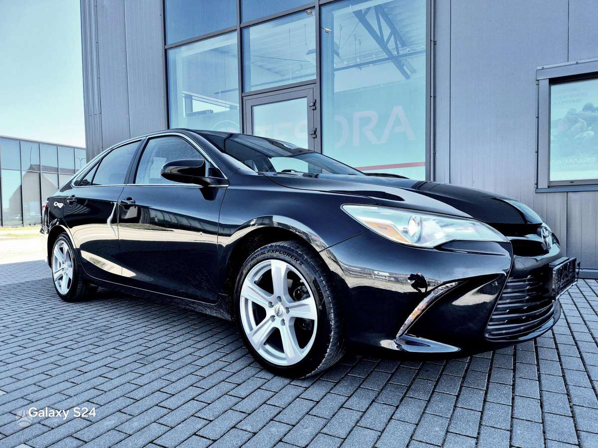 Toyota Camry - 5