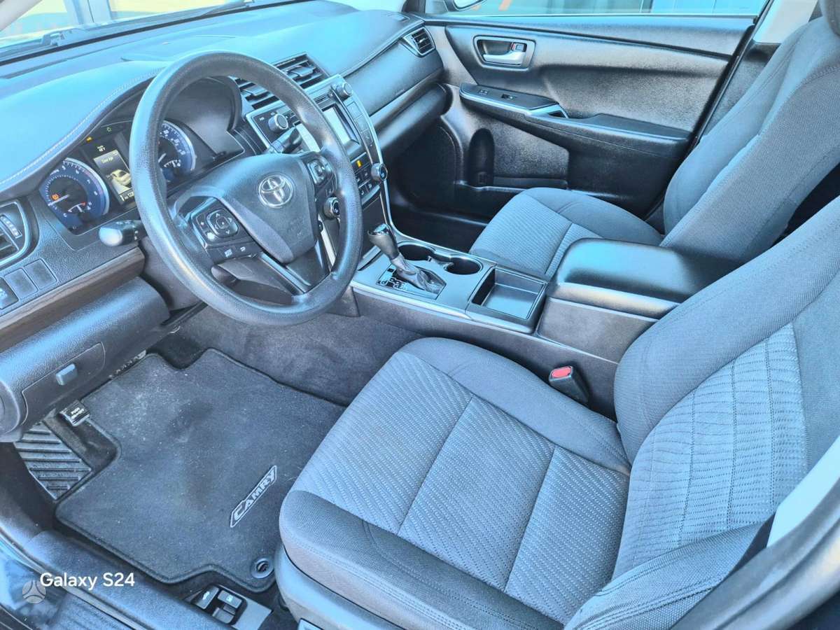 Toyota Camry - 10