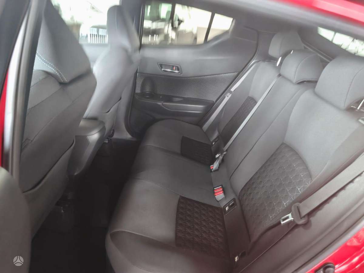 Toyota C-HR - 8