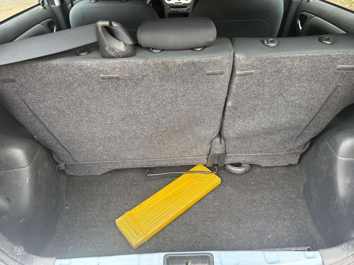 Toyota Yaris - 7
