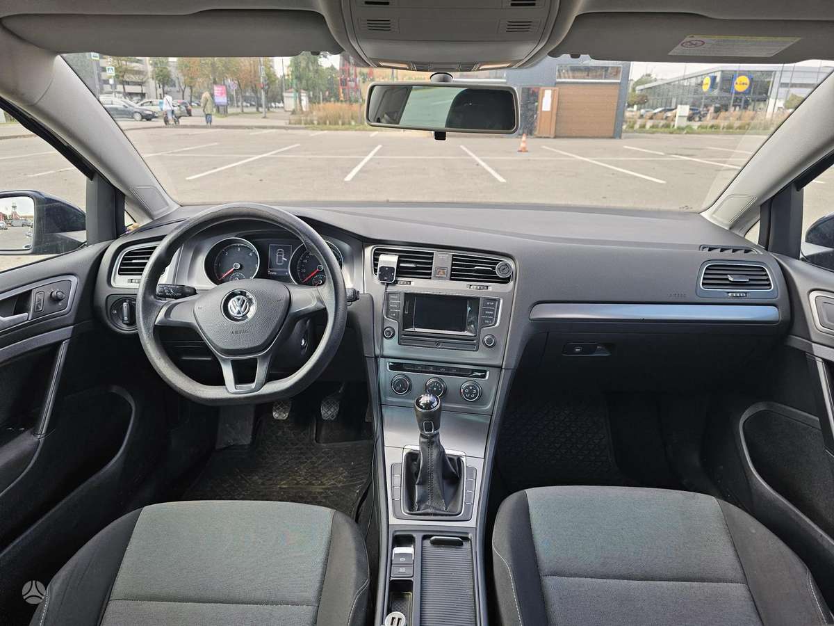 Volkswagen Golf - 6