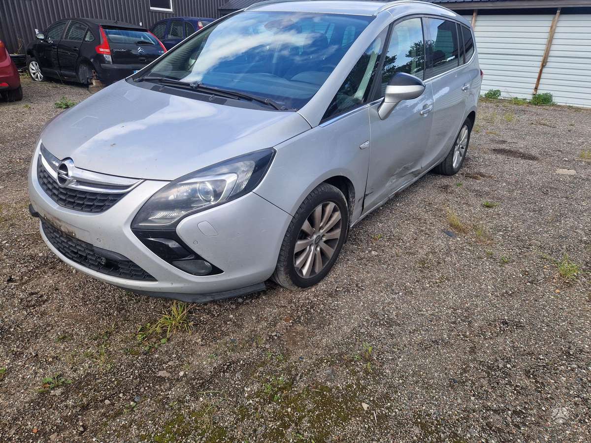 Opel Zafira Tourer dalimis