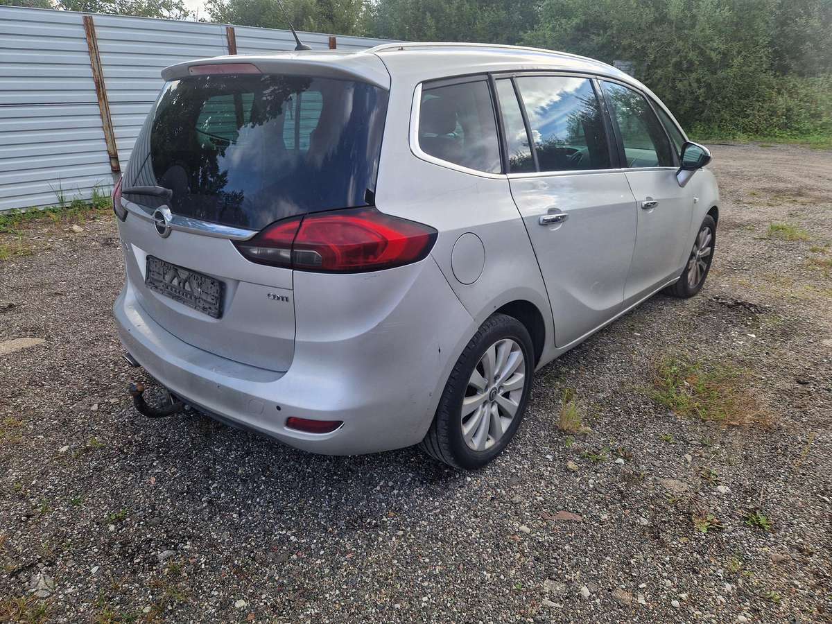 Opel Zafira Tourer по частям