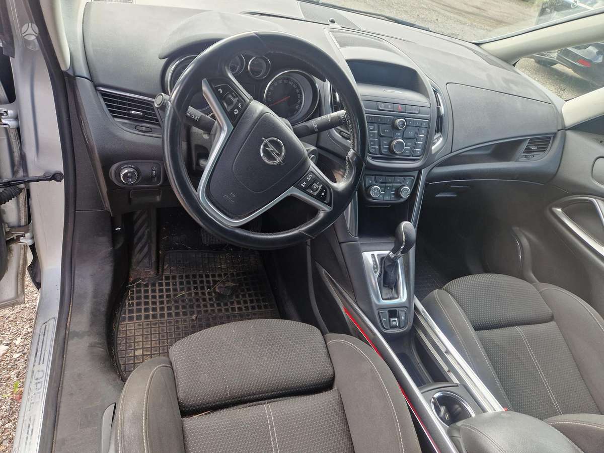 Opel Zafira Tourer dalimis