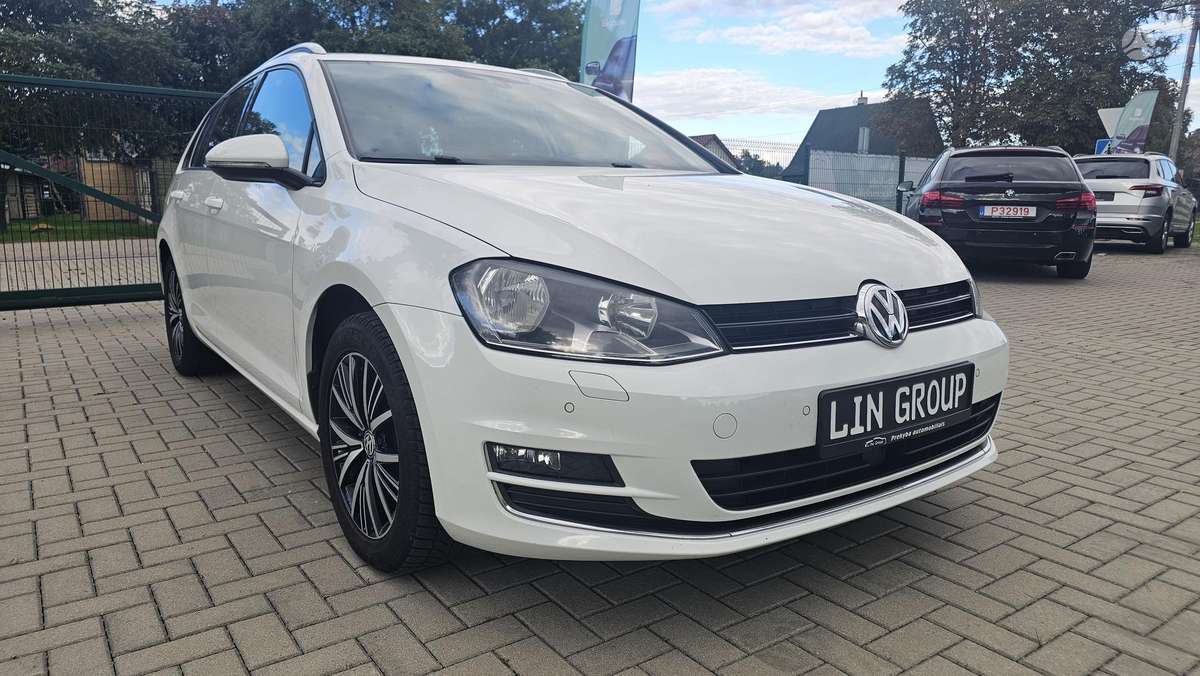 Volkswagen Golf - 8