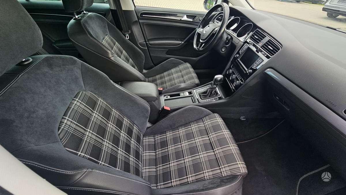 Volkswagen Golf - 10