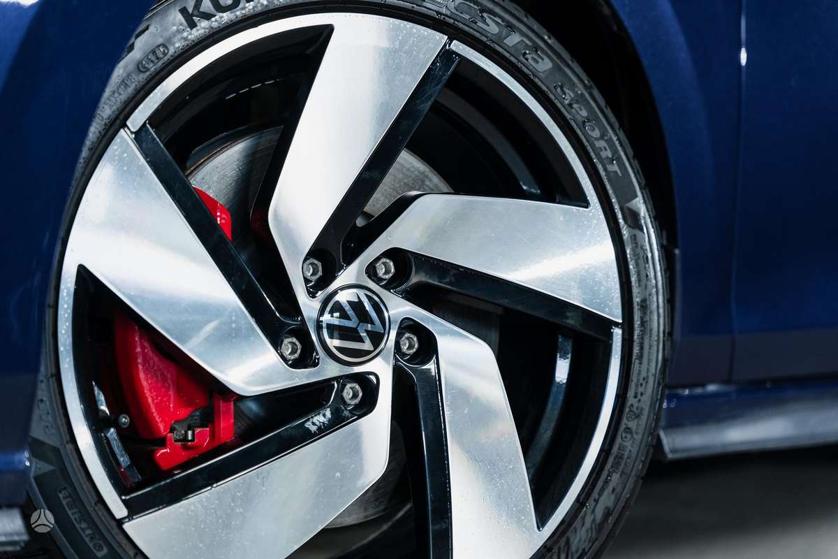 Volkswagen Golf - 10