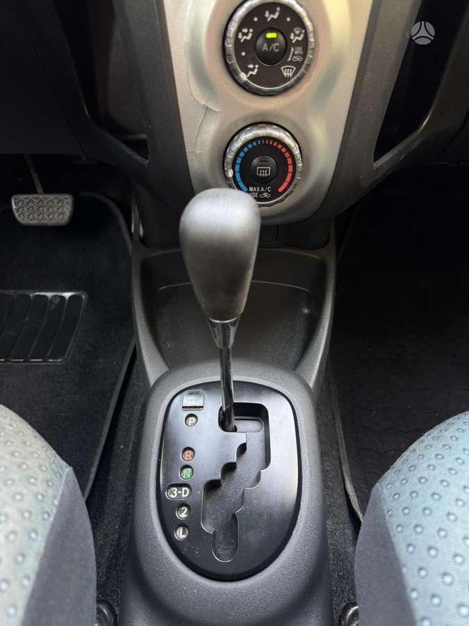 Toyota Yaris - 10