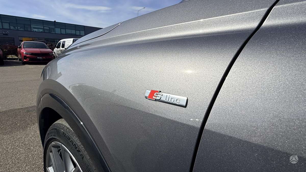 Audi Q4 e-tron - 8