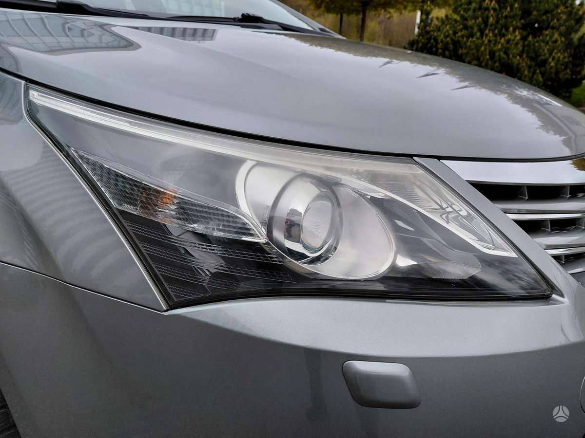 Toyota Avensis - 9