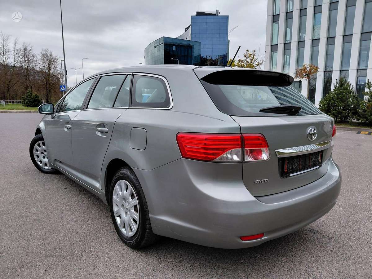 Toyota Avensis - 5