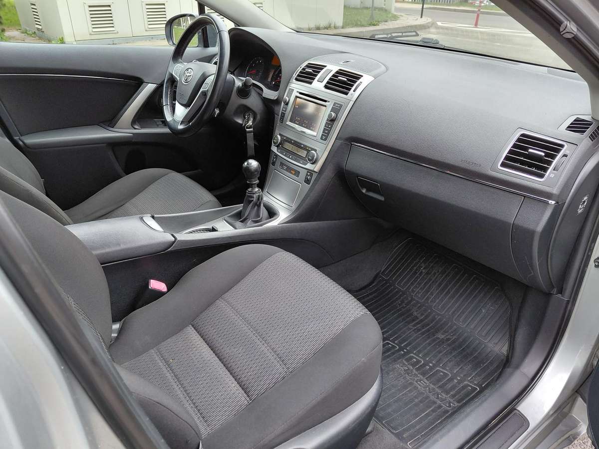 Toyota Avensis - 2