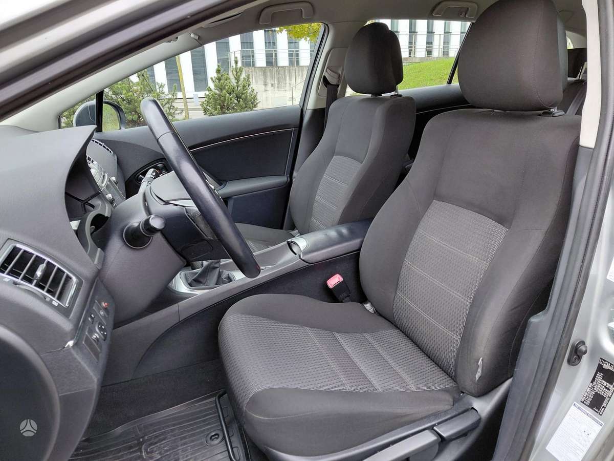 Toyota Avensis - 11