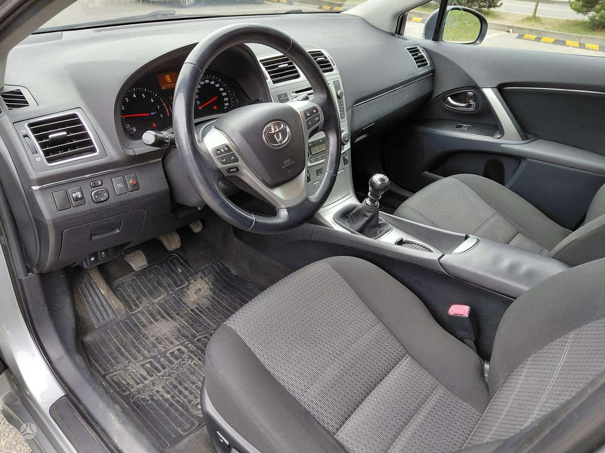 Toyota Avensis - 12