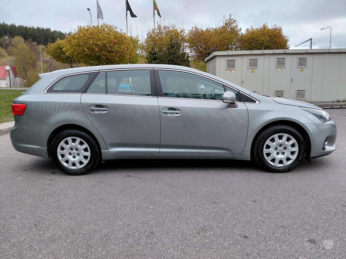 Toyota Avensis - 8