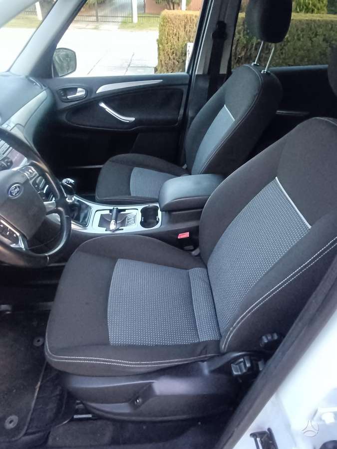 Ford Galaxy - 8